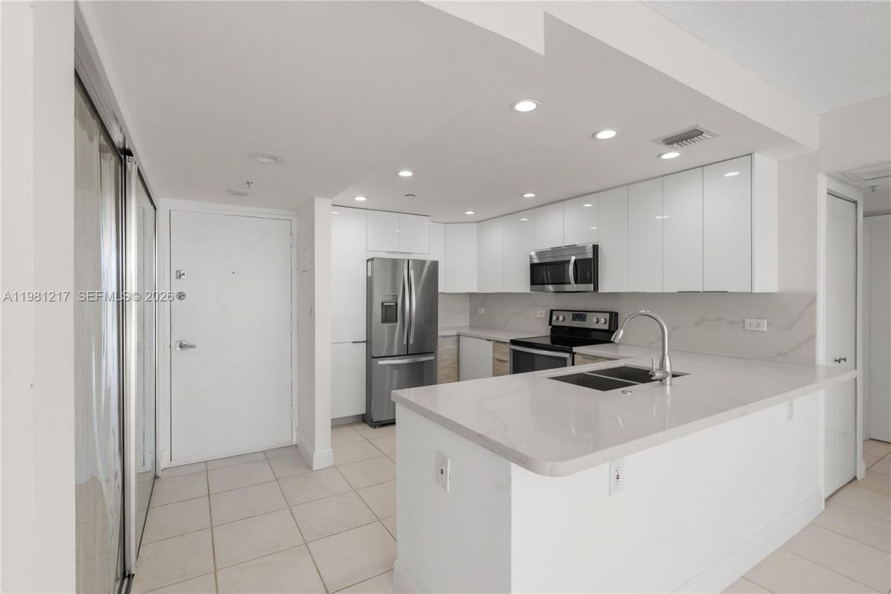 20505 E Country Club Dr, Unit 833, Aventura, FL 33180 Photo