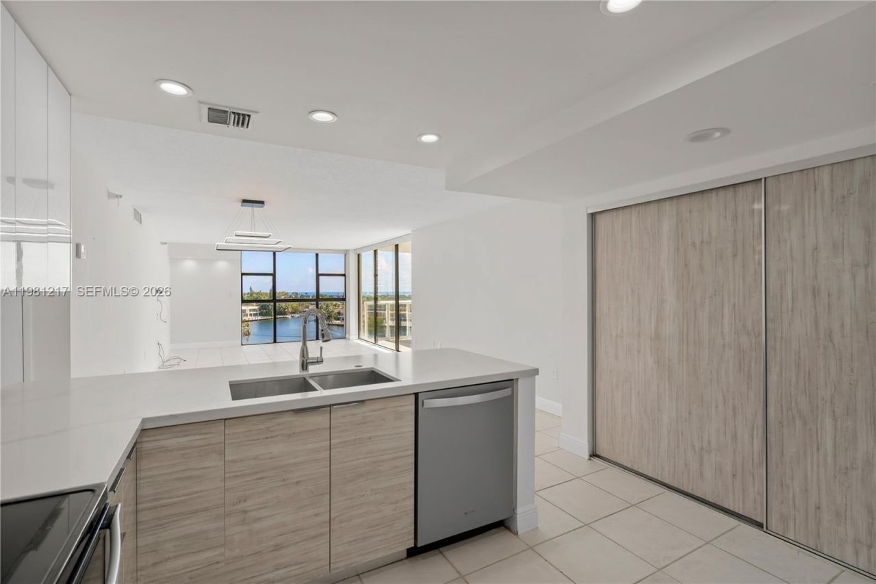 20505 E Country Club Dr, Unit 833, Aventura, FL 33180 Photo