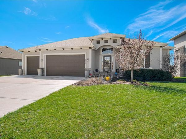 2729 W Elm Street, Olathe, KS 66061