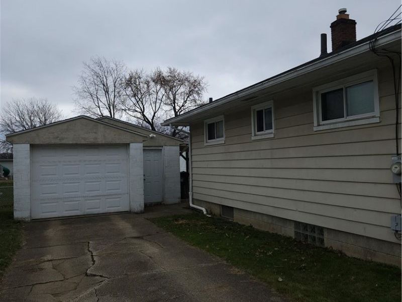 567 Stetler Avenue , Akron, OH 44312 Photo 2