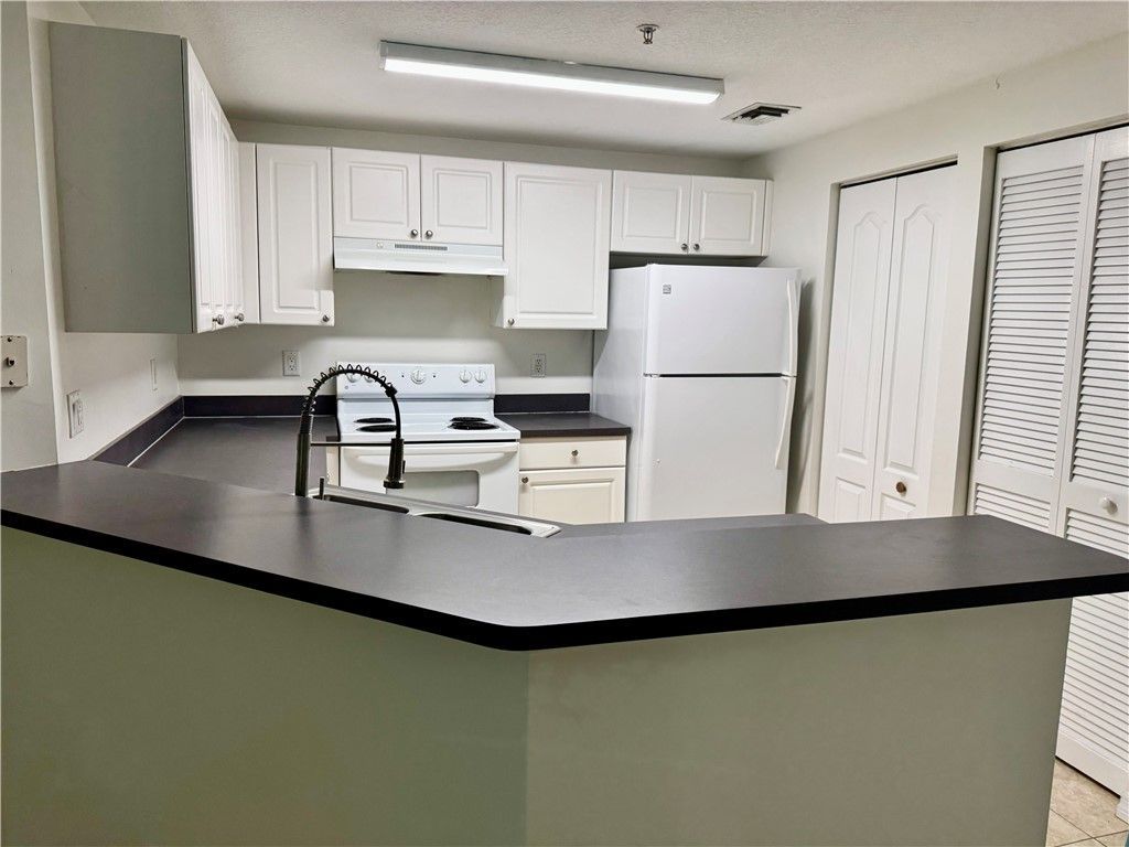 5090 Fairways Circle, Unit H207, Vero Beach, FL 32967 Photo