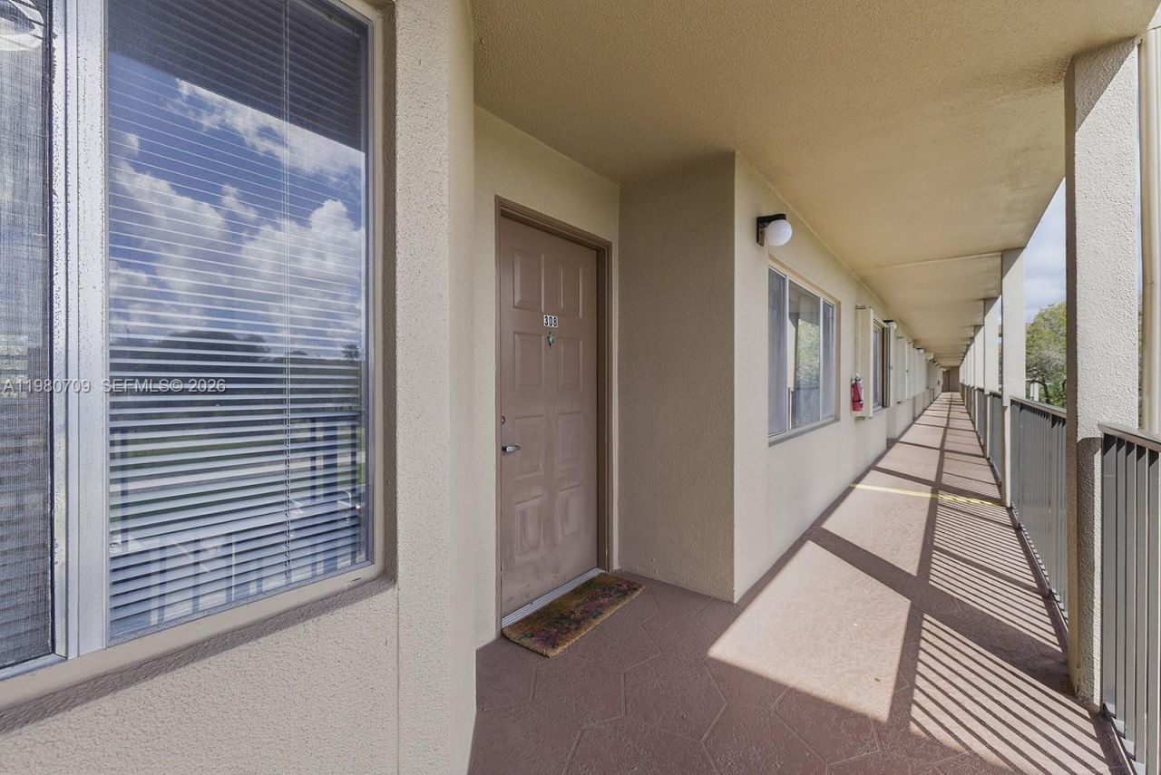 1200 SW 137th Ave, Unit 308E, Pembroke Pines, FL 33027 Photo