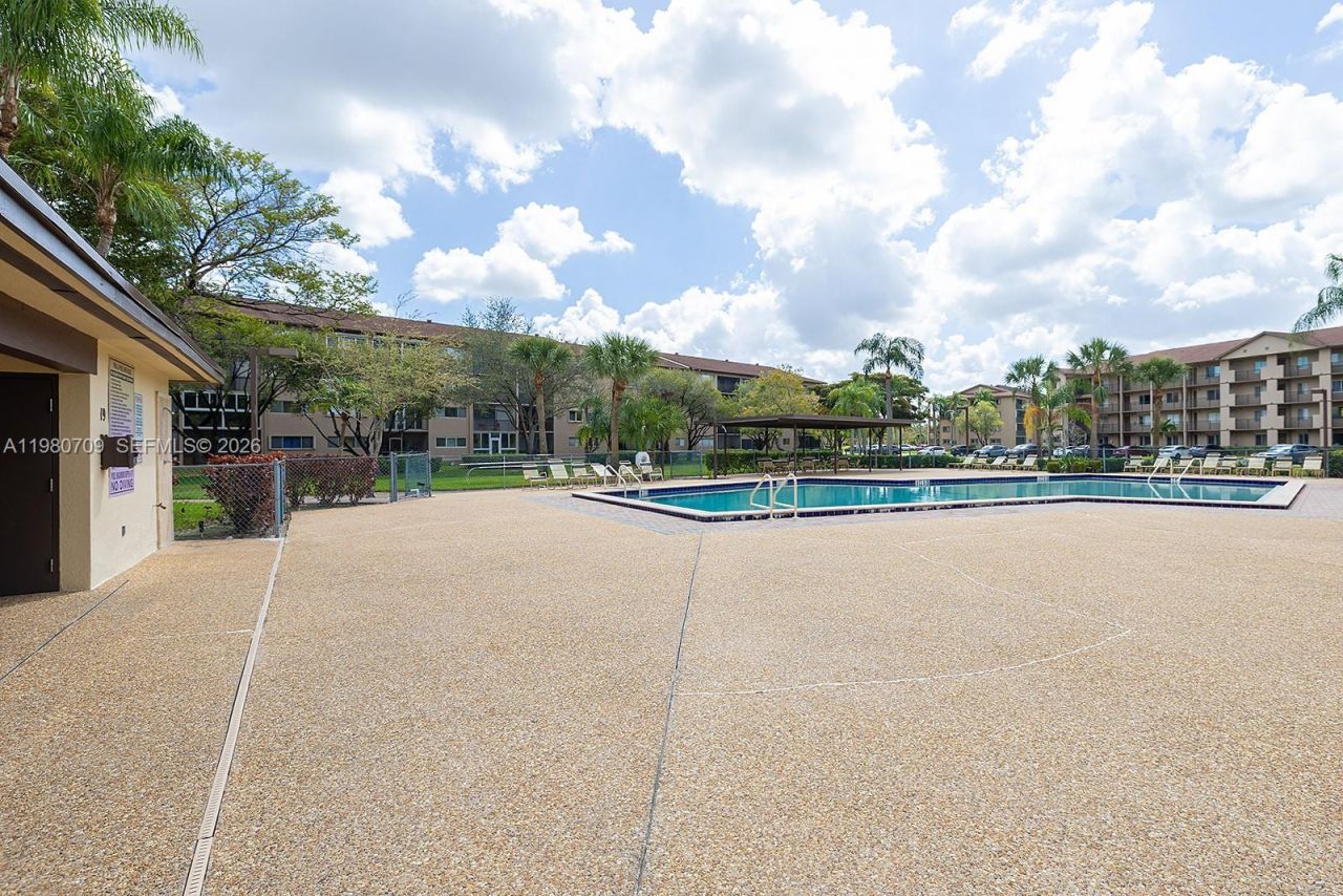 1200 SW 137th Ave, Unit 308E, Pembroke Pines, FL 33027 Photo