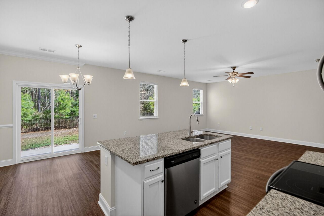 992 Theodore Road Photo 10