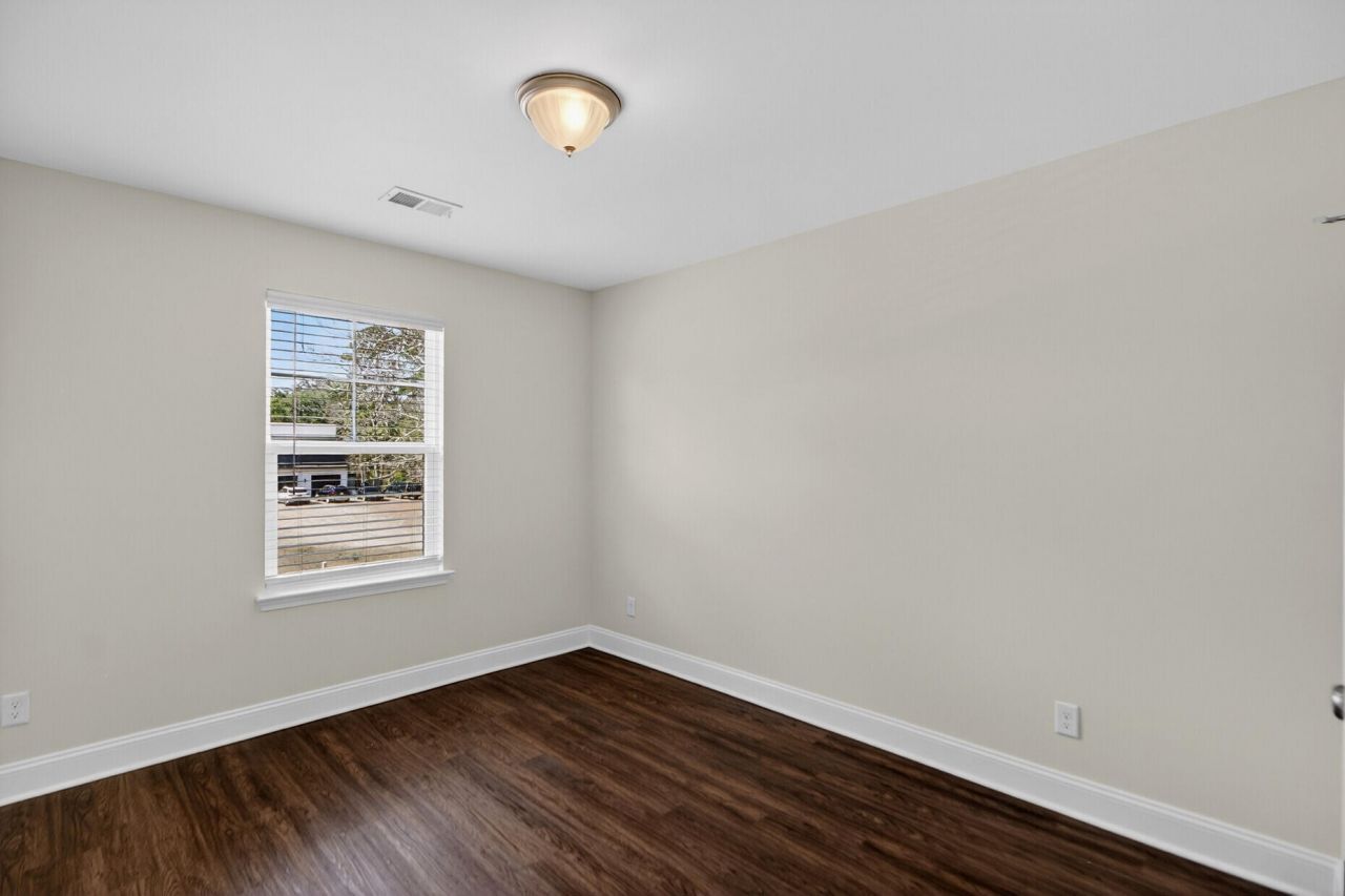 992 Theodore Road Photo 21