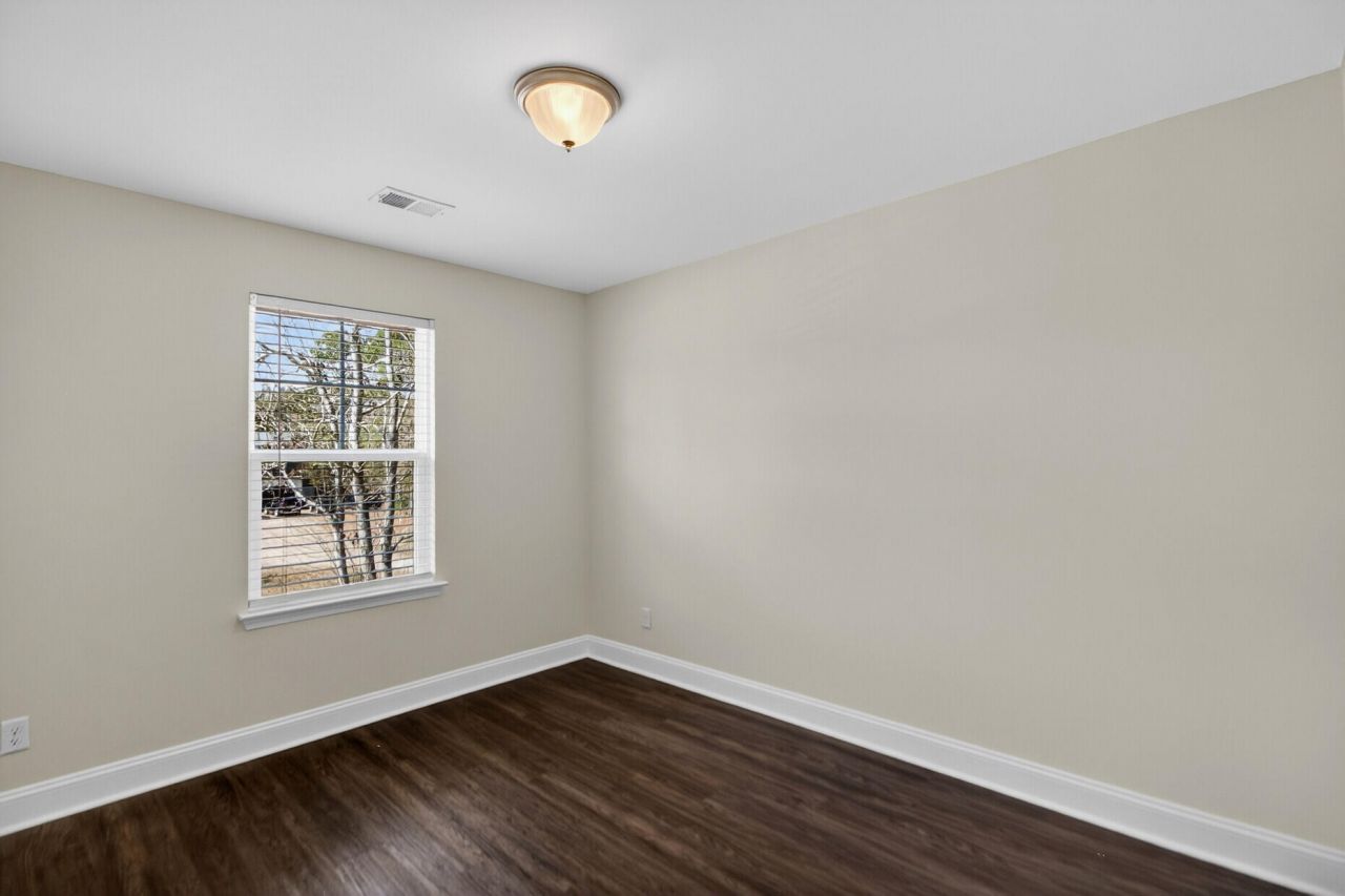 992 Theodore Road Photo 23