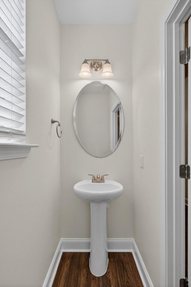 992 Theodore Road Photo 5