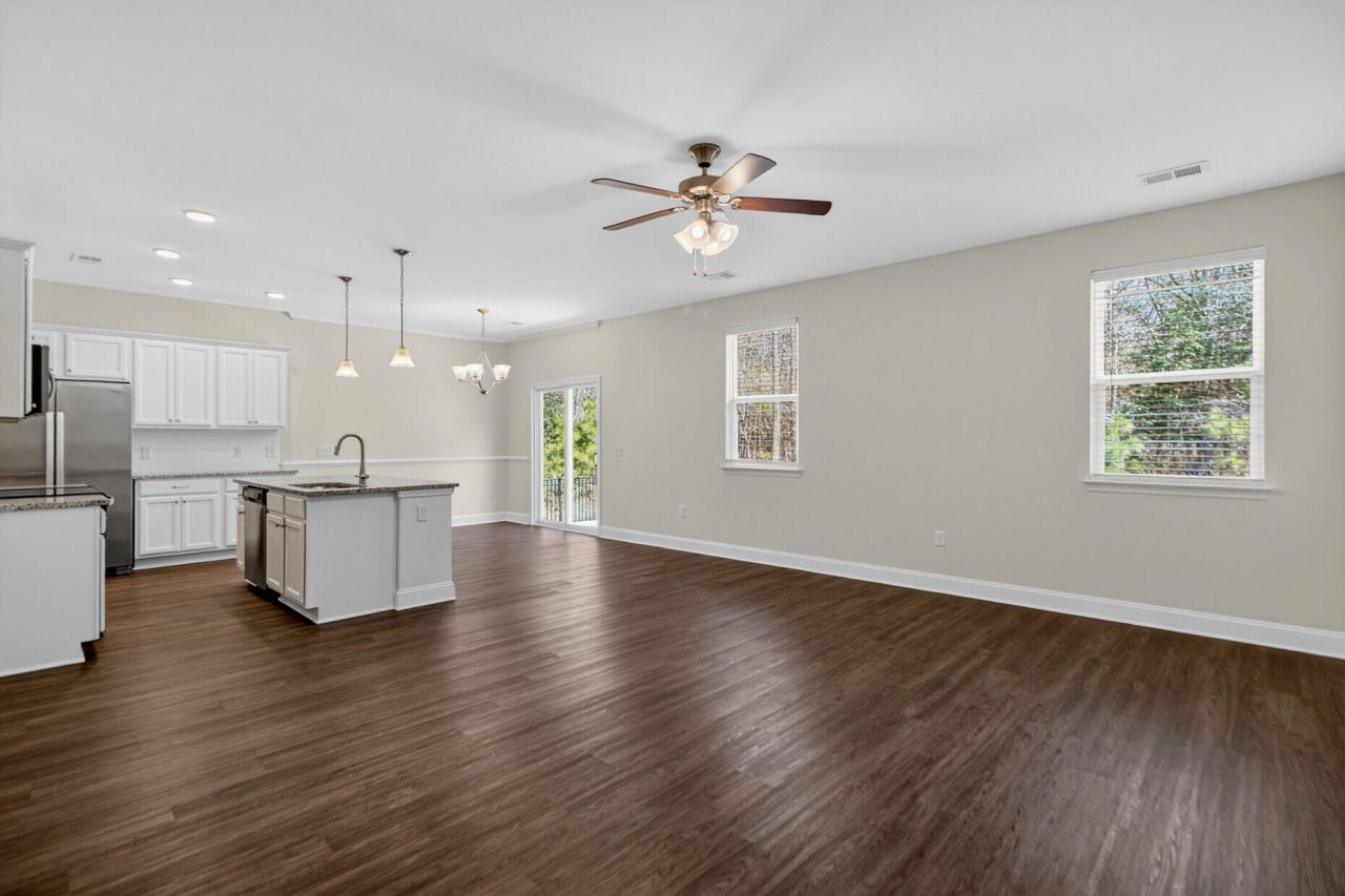 992 Theodore Road Photo 6