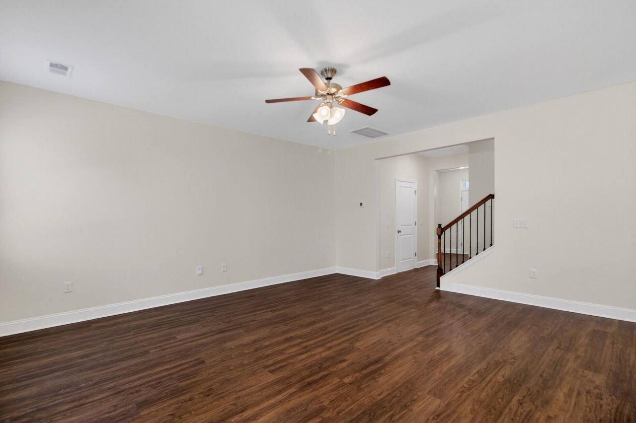 992 Theodore Road Photo 7