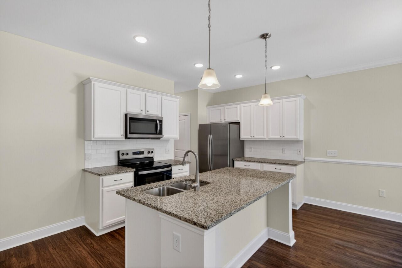 992 Theodore Road Photo 9