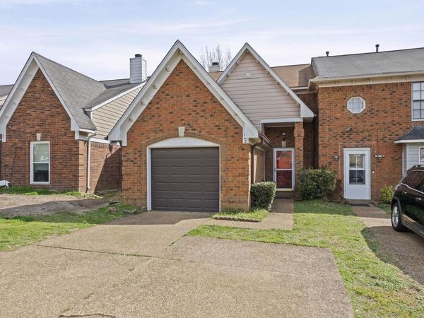 1642 RED BARN DR, Cordova, TN 38016