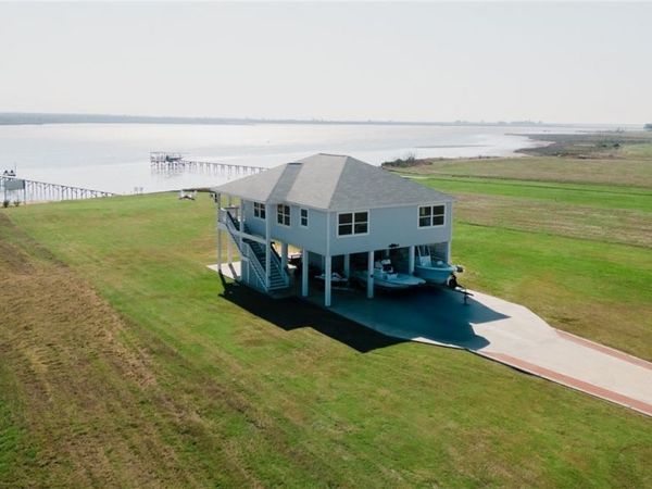 299 Bay Drive, Palacios, TX 77465