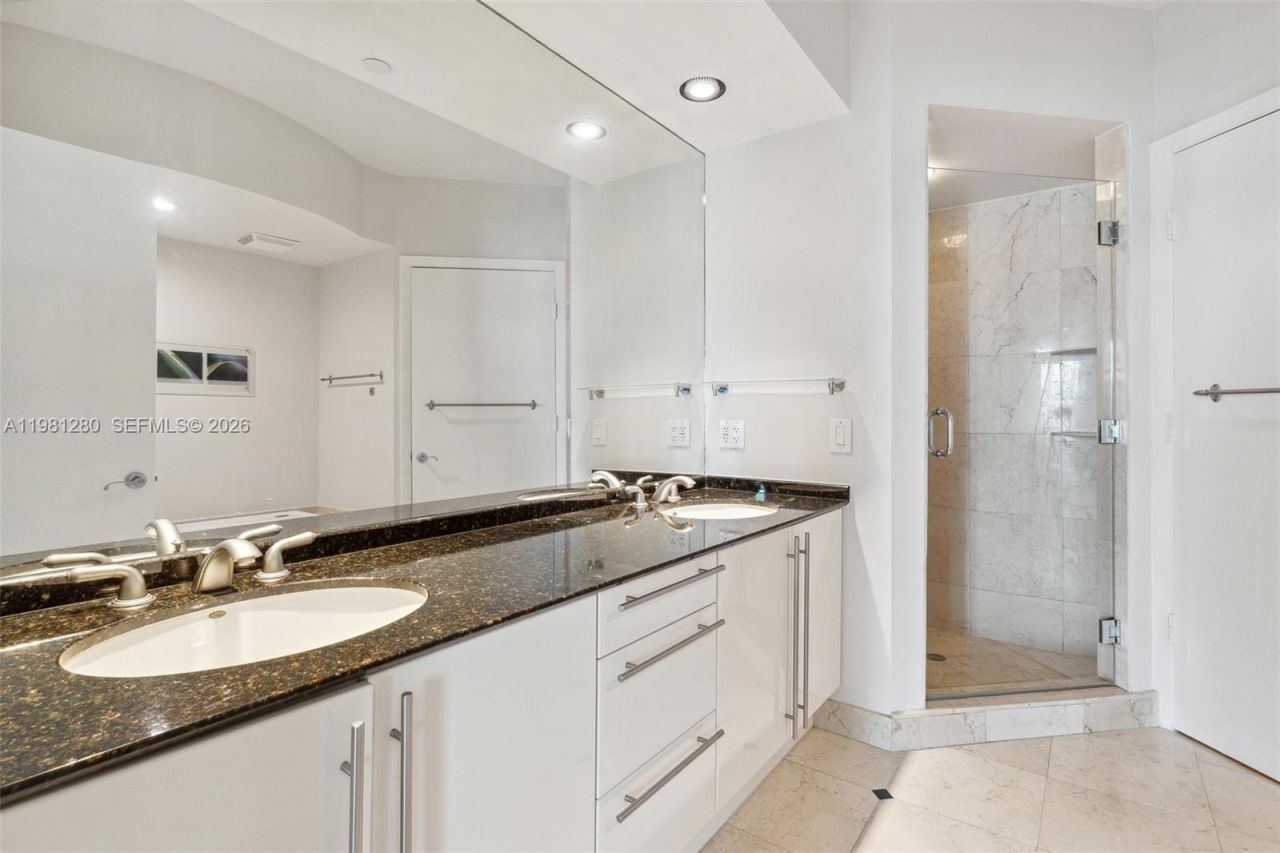 1000 S Pointe Dr, Unit 904, Miami Beach, FL 33139 Photo