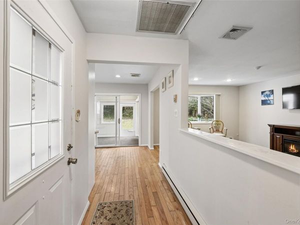 25 Freemont Lane , Coram, NY 11727