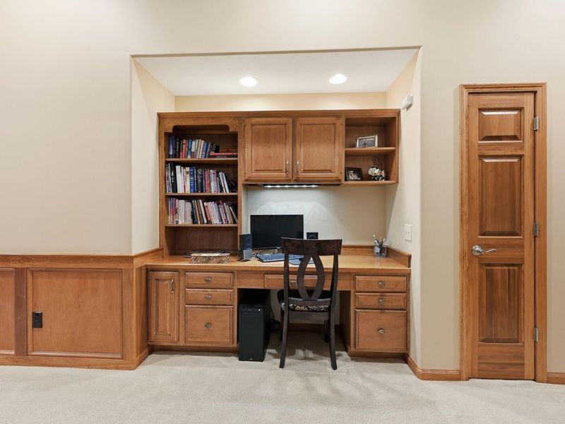 7155 Asheville Park Drive, Columbus, OH 43235 Photo 16