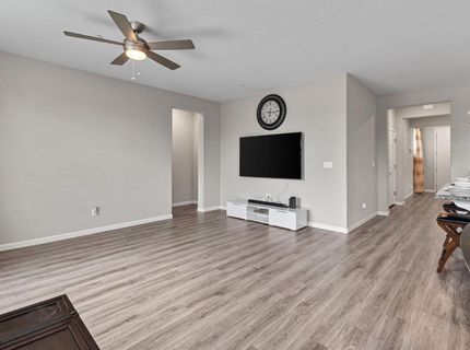 8695 Esperia Way, Sacramento, CA 95828 Photo