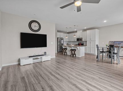8695 Esperia Way, Sacramento, CA 95828 Photo