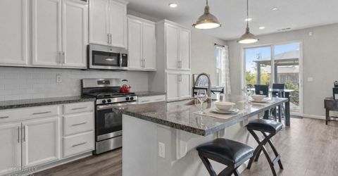 8695 Esperia Way, Sacramento, CA 95828 Photo