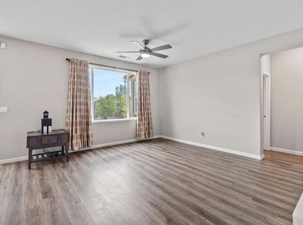 8695 Esperia Way, Sacramento, CA 95828 Photo