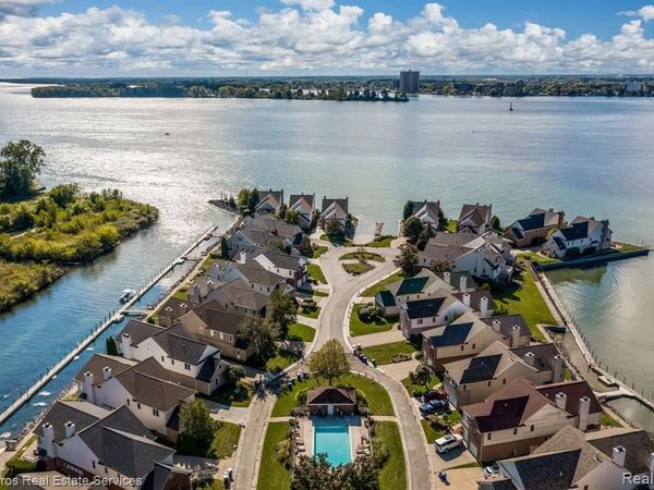 285 Keelson Drive Drive, Detroit, MI 48215