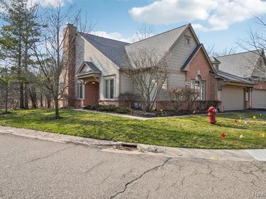 7366 Crackling Creek Circle, West Bloomfield Twp, MI 48322