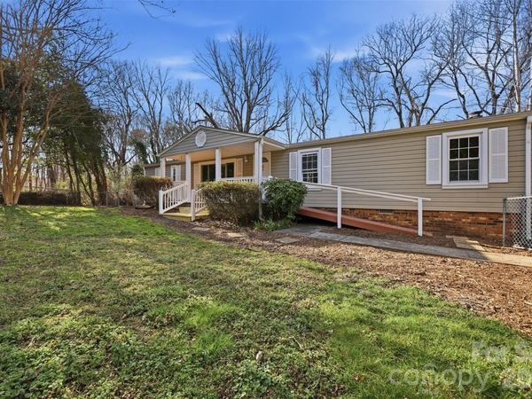 572 Fieldtop Drive , Winston Salem, NC 27107