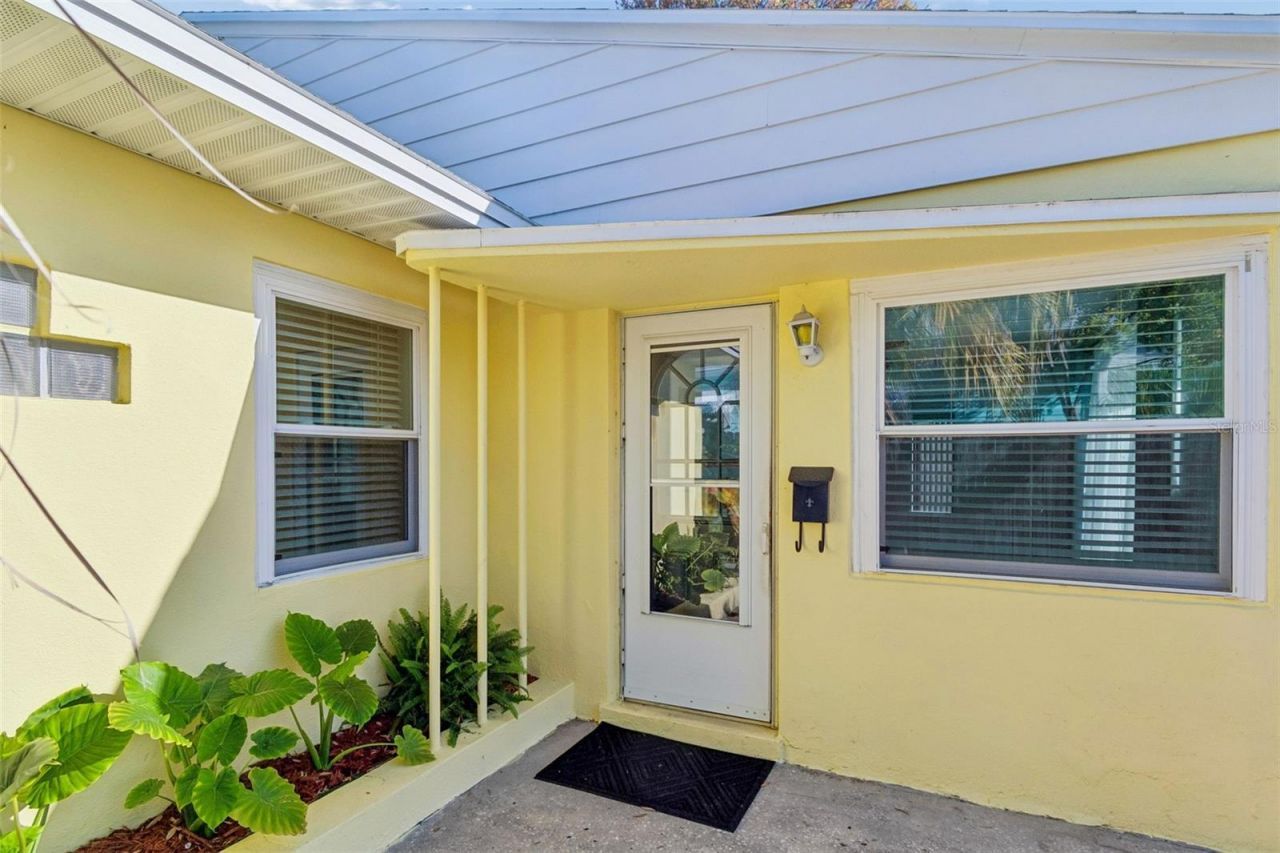 1027 15th Street N, Saint Petersburg, FL 33705 Photo