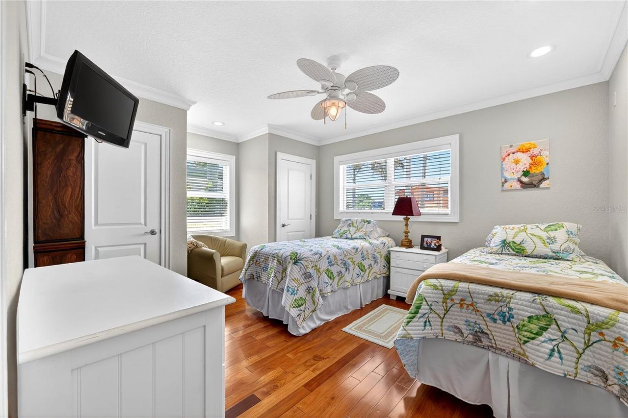 2540 E Bay Isle Drive Se, Saint Petersburg, FL 33705 Photo