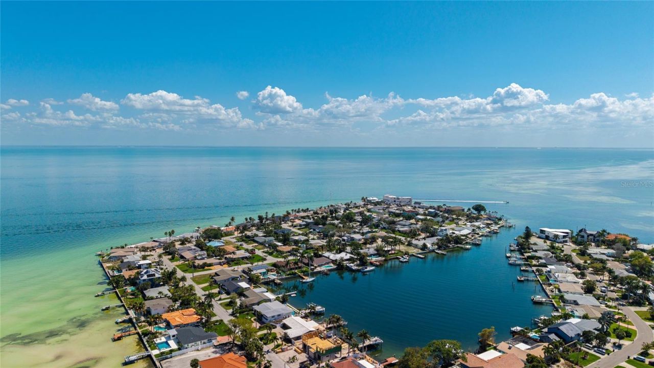 2540 E Bay Isle Drive Se, Saint Petersburg, FL 33705 Photo