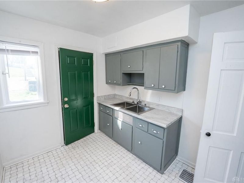 1340 Huffman Avenue, Dayton, OH 45403 Photo 9