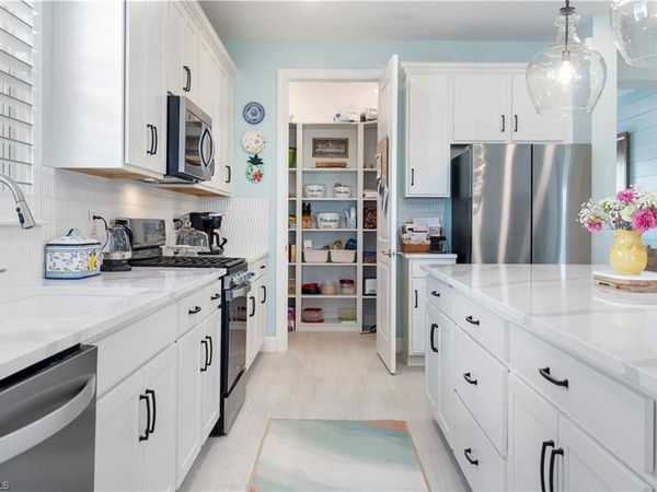 15877 Shoreline DR, PUNTA GORDA, FL 33982