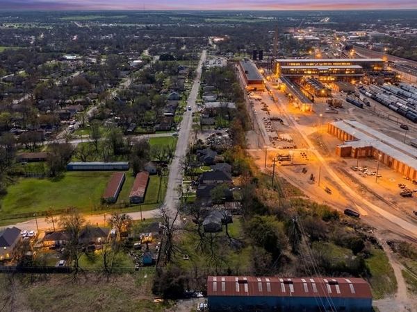 1609 N Brazos Avenue, Cleburne, TX 76031