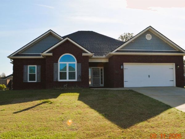 111 Hampton Meadows Dr., Bonaire, GA 31005