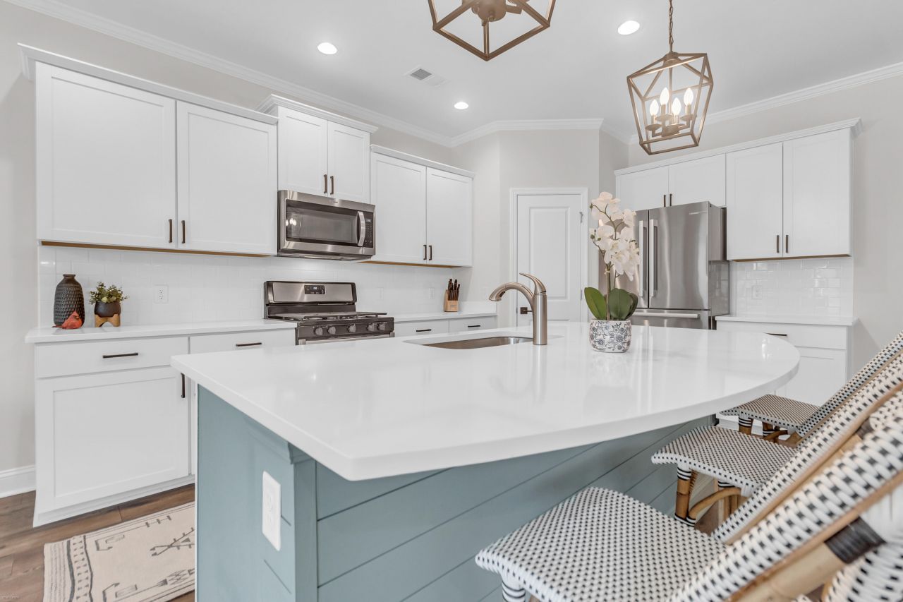 2156 Leopold Street Photo 11