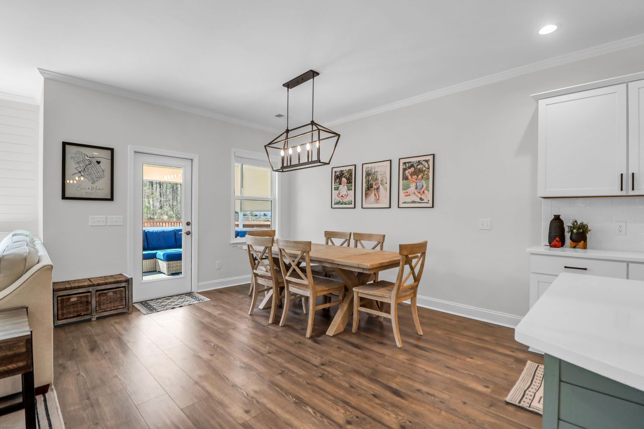 2156 Leopold Street Photo 12