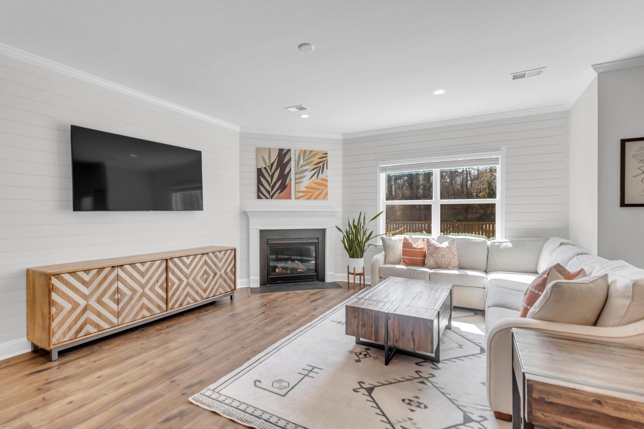 2156 Leopold Street Photo 13