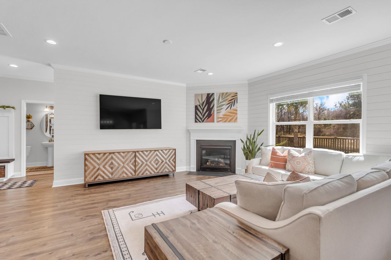 2156 Leopold Street Photo 14