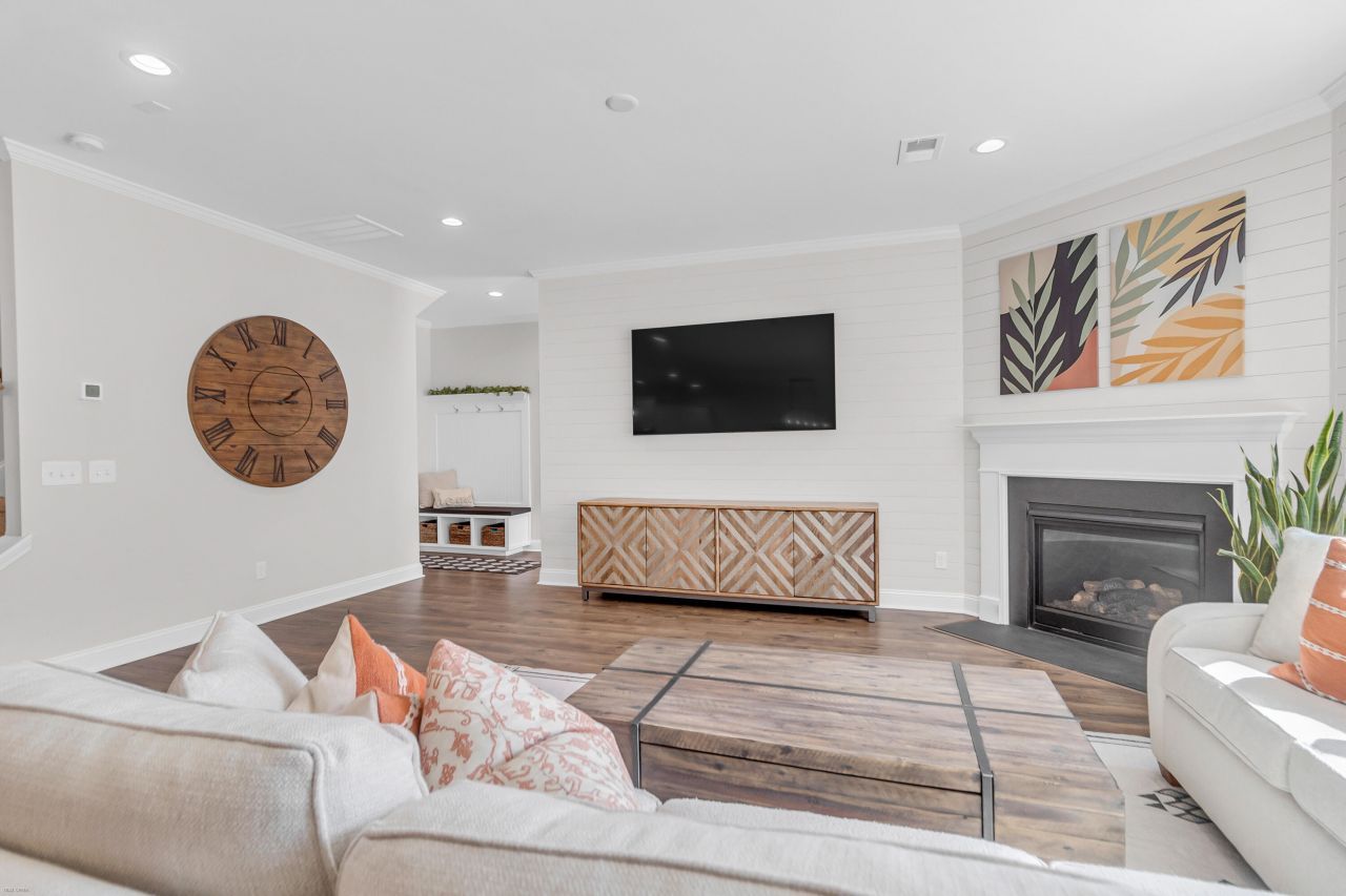 2156 Leopold Street Photo 15