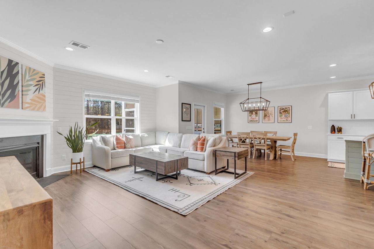 2156 Leopold Street Photo 16