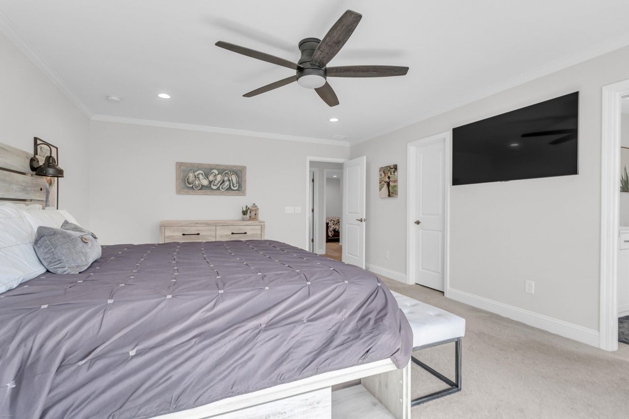 2156 Leopold Street Photo 29