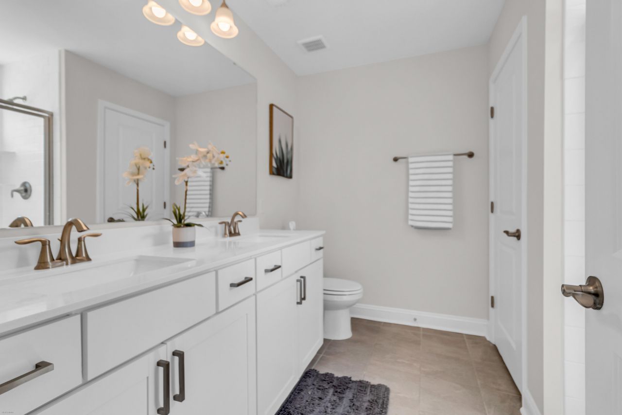 2156 Leopold Street Photo 30