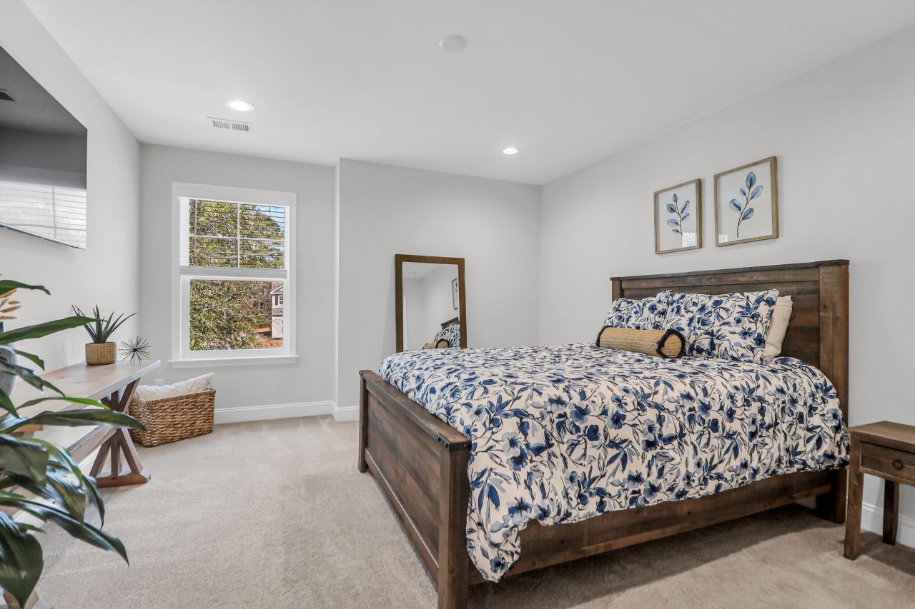 2156 Leopold Street Photo 32