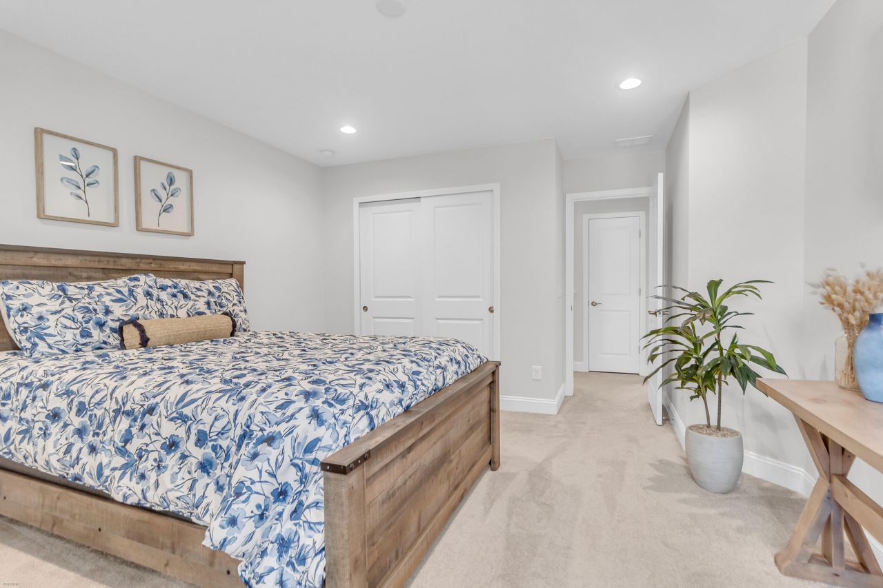 2156 Leopold Street Photo 33