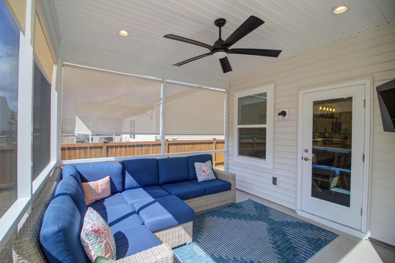 2156 Leopold Street Photo 39