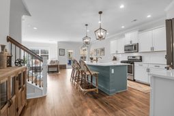 2156 Leopold Street photo 4