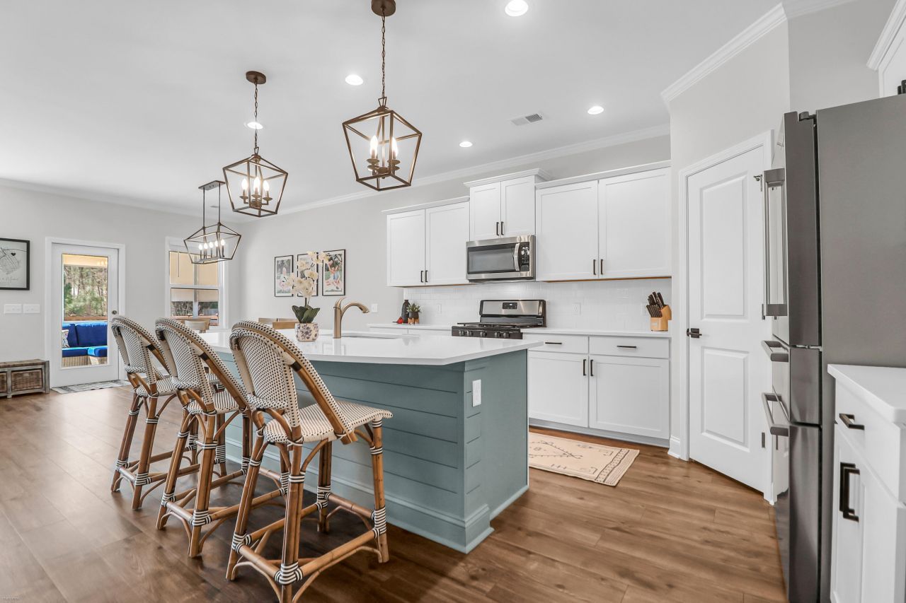 2156 Leopold Street Photo 6