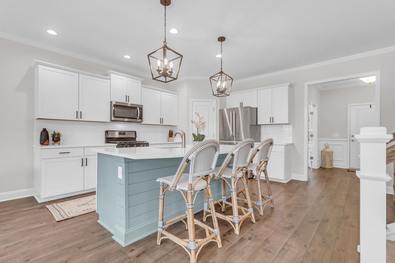 2156 Leopold Street Photo 7