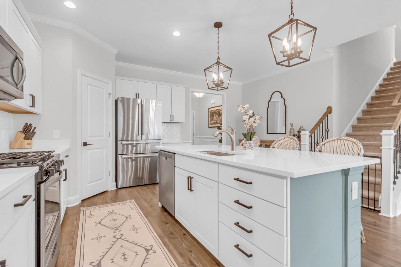 2156 Leopold Street Photo 9