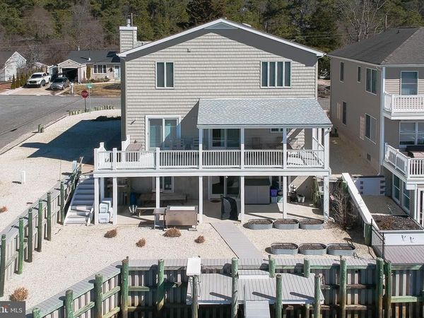 20 EDGEWATER DRIVE, TUCKERTON, NJ 08087