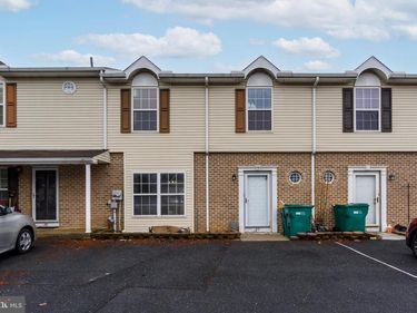 40 JOHNS DRIVE, ENOLA, PA 17025